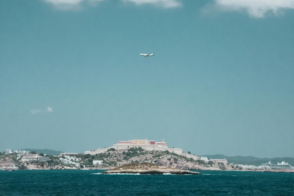 6 Missing After Plane Crashes ‘Nose First’ Off San Diego Coast