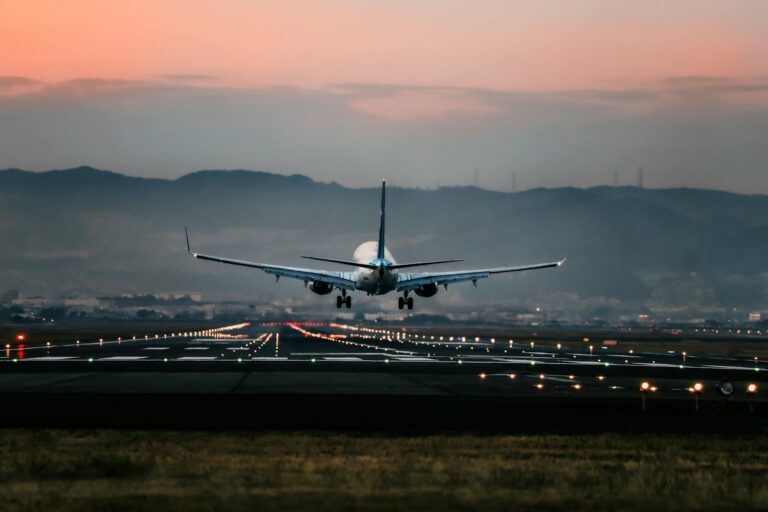 Airbus Lands B in Deals – But Boeing’s Absence Steals the Spotlight!