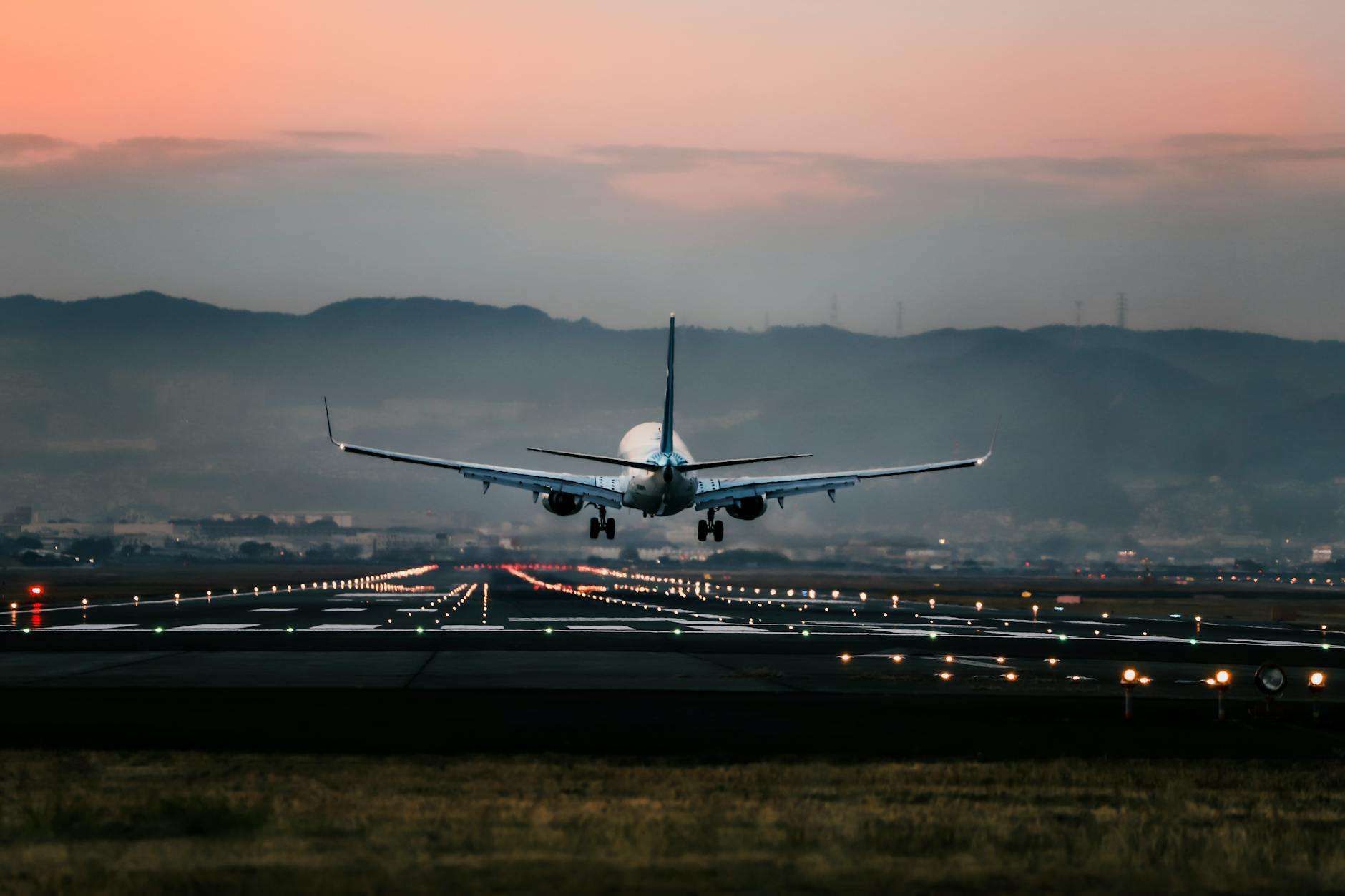 Airbus Lands B in Deals – But Boeing’s Absence Steals the Spotlight!