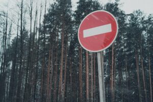 Apollo Backs Down – Why Dimon’s Warning Forced a Hiring Freeze