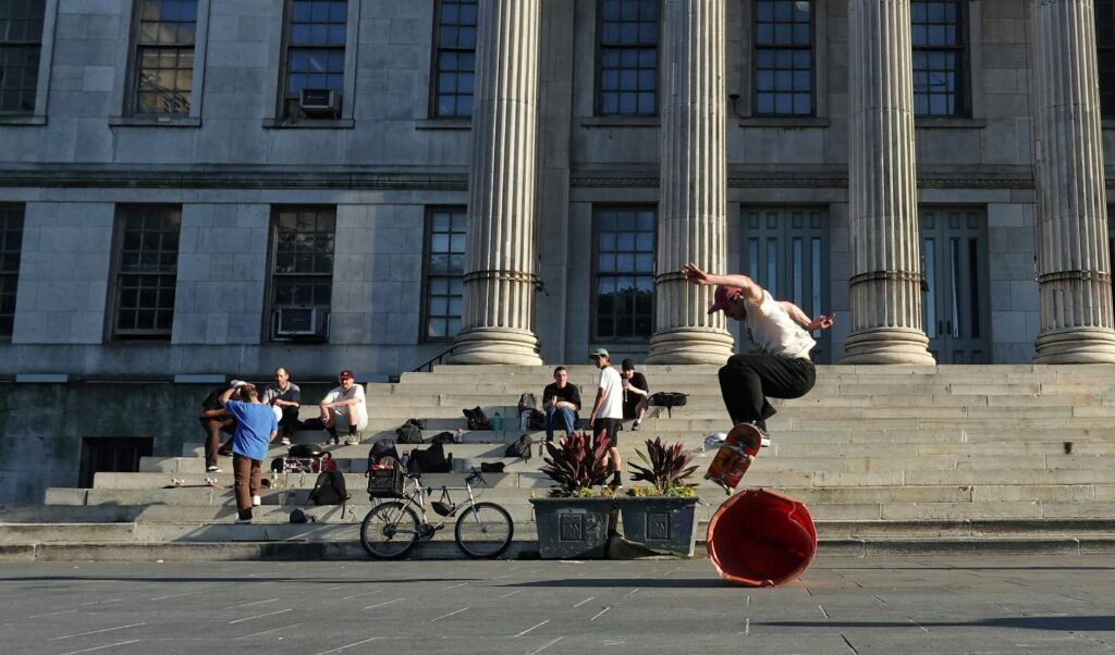Daring Stunt Gone Wrong Masked Climber Arrested After Scali 20250617210230132570