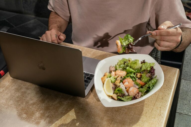 Ditch Sad Desk Lunches! Try These Easy, Flavor-Packed Office Meals