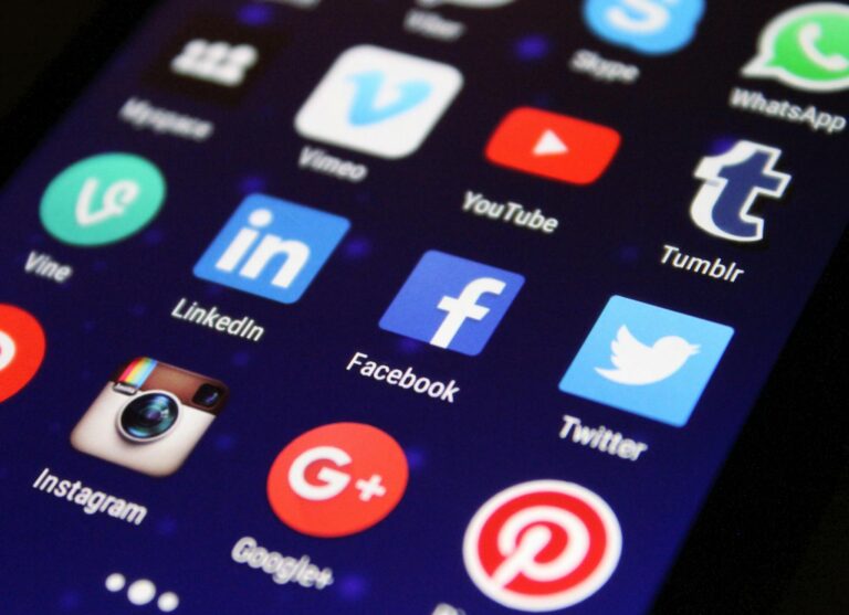 Dumbest Idea Ever? – WhatsApp Users Flee After Meta’s Shocking Move!