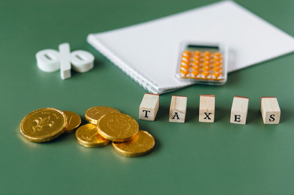 Gold Rises on Weaker Dollar Amid US-China Talks Focus