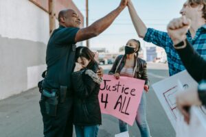 History Repeating? – Ex-Cop Slams LA Mayor’s Delayed Riot Response