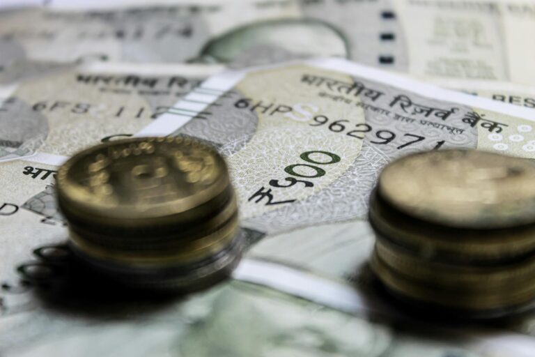 India Rate Cut Squeezes Forward Premiums, Hurts Rupee