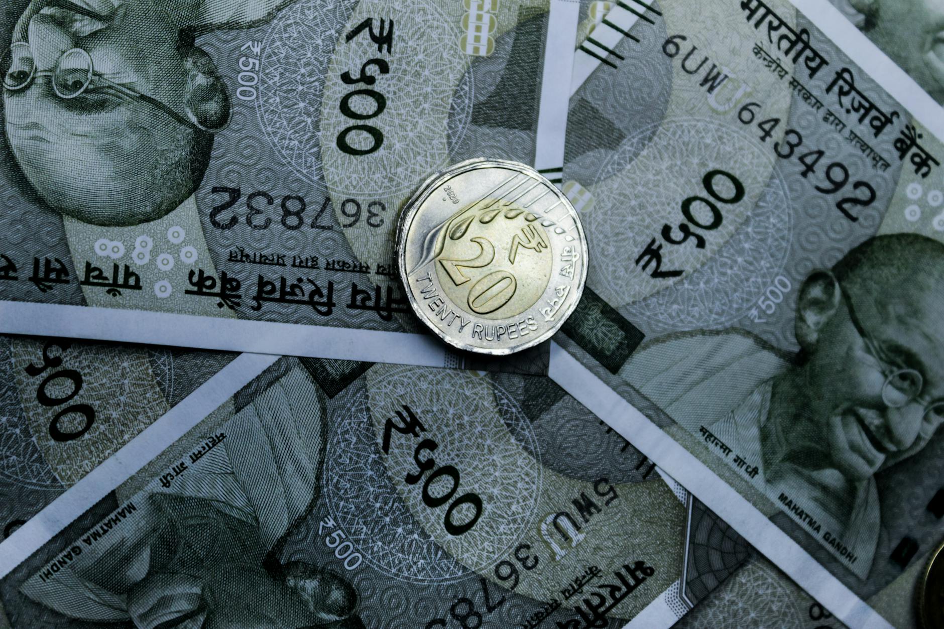 Indian Shares Rise on Trade Optimism & RBI Policy Support