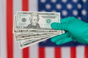 Is the Dollar in Trouble? Why US Stocks Still Hold the Edge