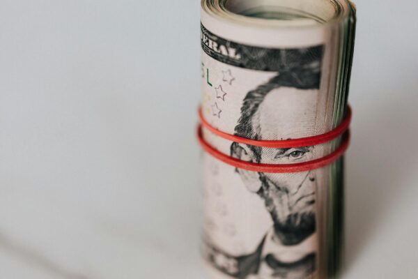 Taiwan Money-Market Rate Slump May Delay Central Bank Easing