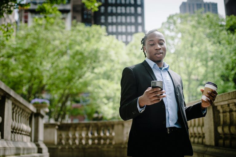 Tech Expert Reveals: These 4th of July Phone Deals Are Too Good to Miss!