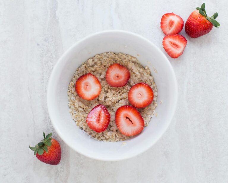 These 5-Minute Oatmeal Muffins Are Secretly Healthy—No Sugar!
