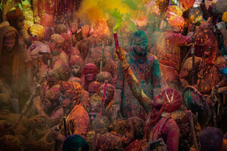 Hindu Swami Joins Muharram Mourning – Why This Unity Move Stunned Lucknow!