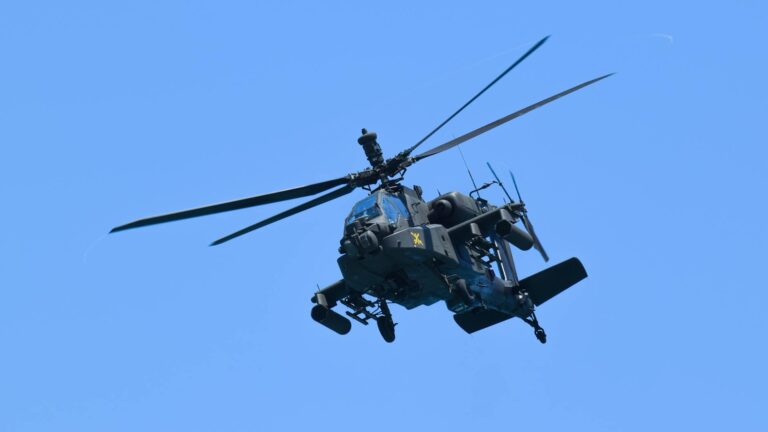 India’s Army Just Got Deadlier – Meet the Apache ‘Flying Gun’!