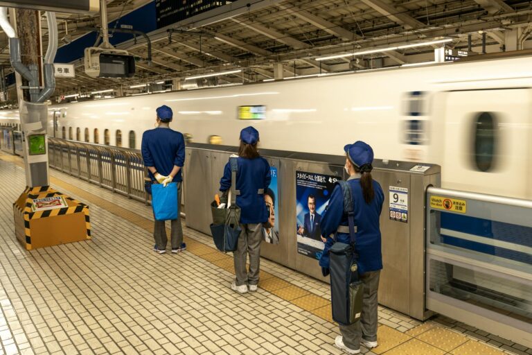 Japan’s E5 vs India’s Future E10 Bullet Trains – What’s the Big Difference?