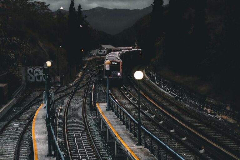 The Secret Nighttime Chats of Train Drivers – 99.99% Don’t Know This!